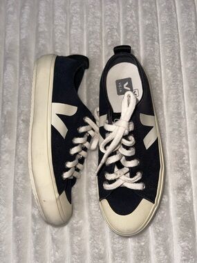 VEJA Nova Canvas Sneakers | Size 5